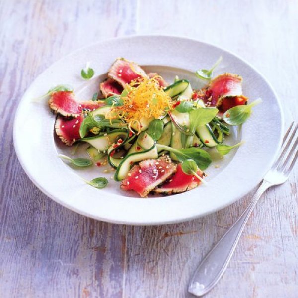 Carpaccio Van Tonijn Met Courgette En Soja Sesamdressing Recept